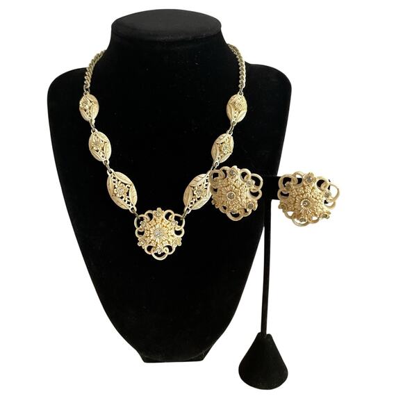 Carved Celluloid Necklace & Earring Set White Flowers Rhinestones 16" Screwbacks - Picture 4 of 16